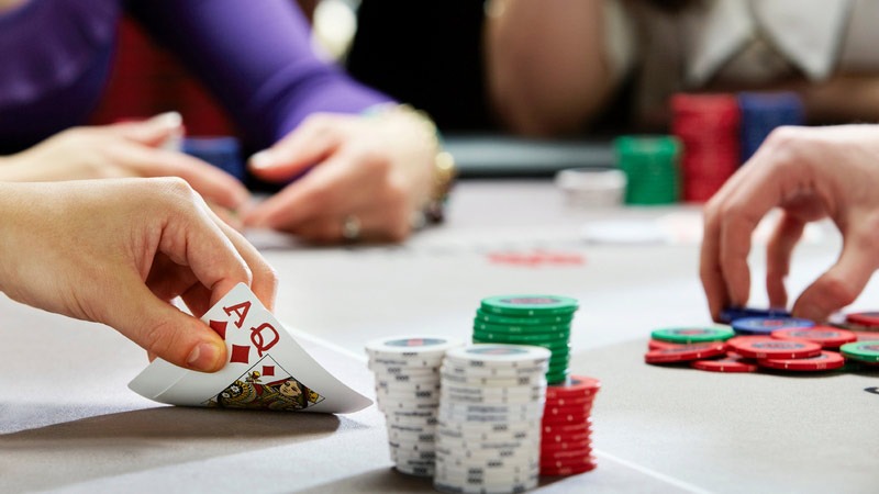 Chi tiết cách chơi bài poker theo từng vòng